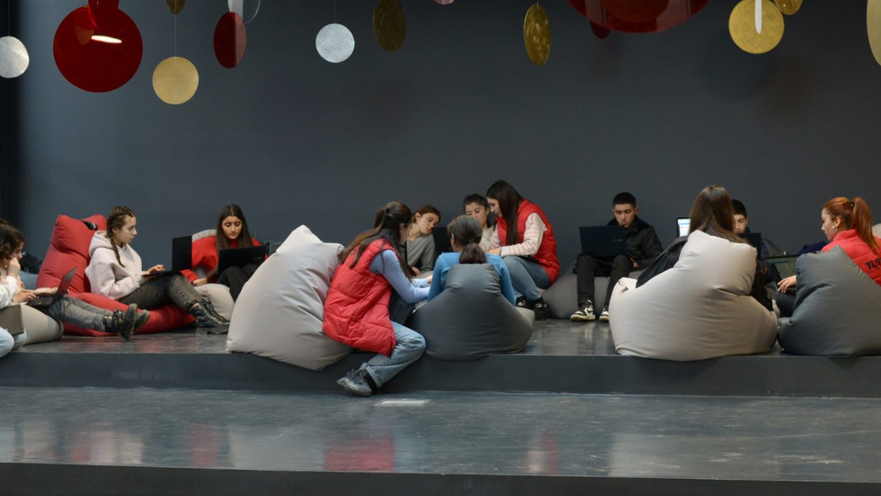 Los adolescentes ya pueden inscribirse para formarse en el Centro TUMO de Buenos Aires