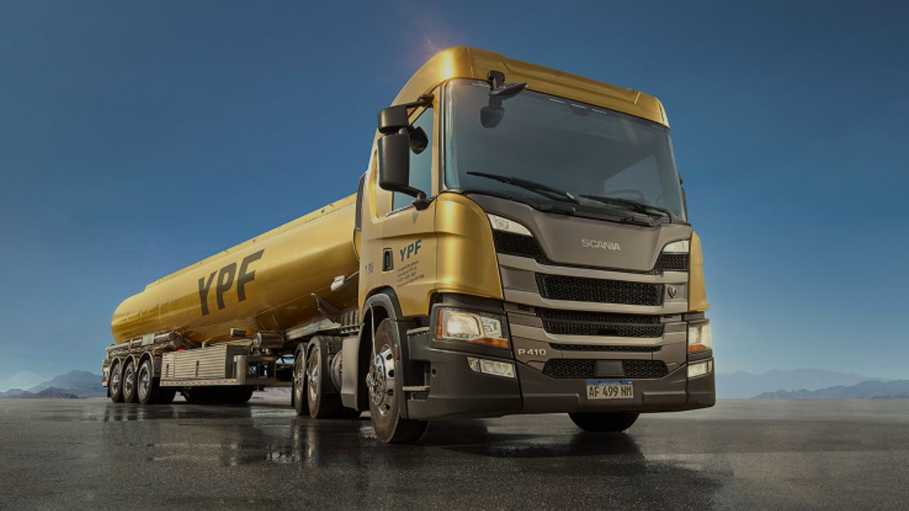El camión dorado de YPF que puede darte diez años de nafta gratis