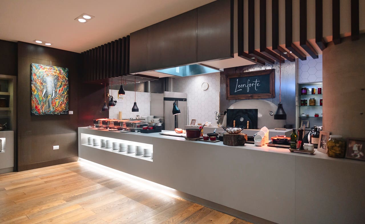 Gran buffet y asado libre son algunas de las propuestas de Hilton Pilar para este Día del Padre.