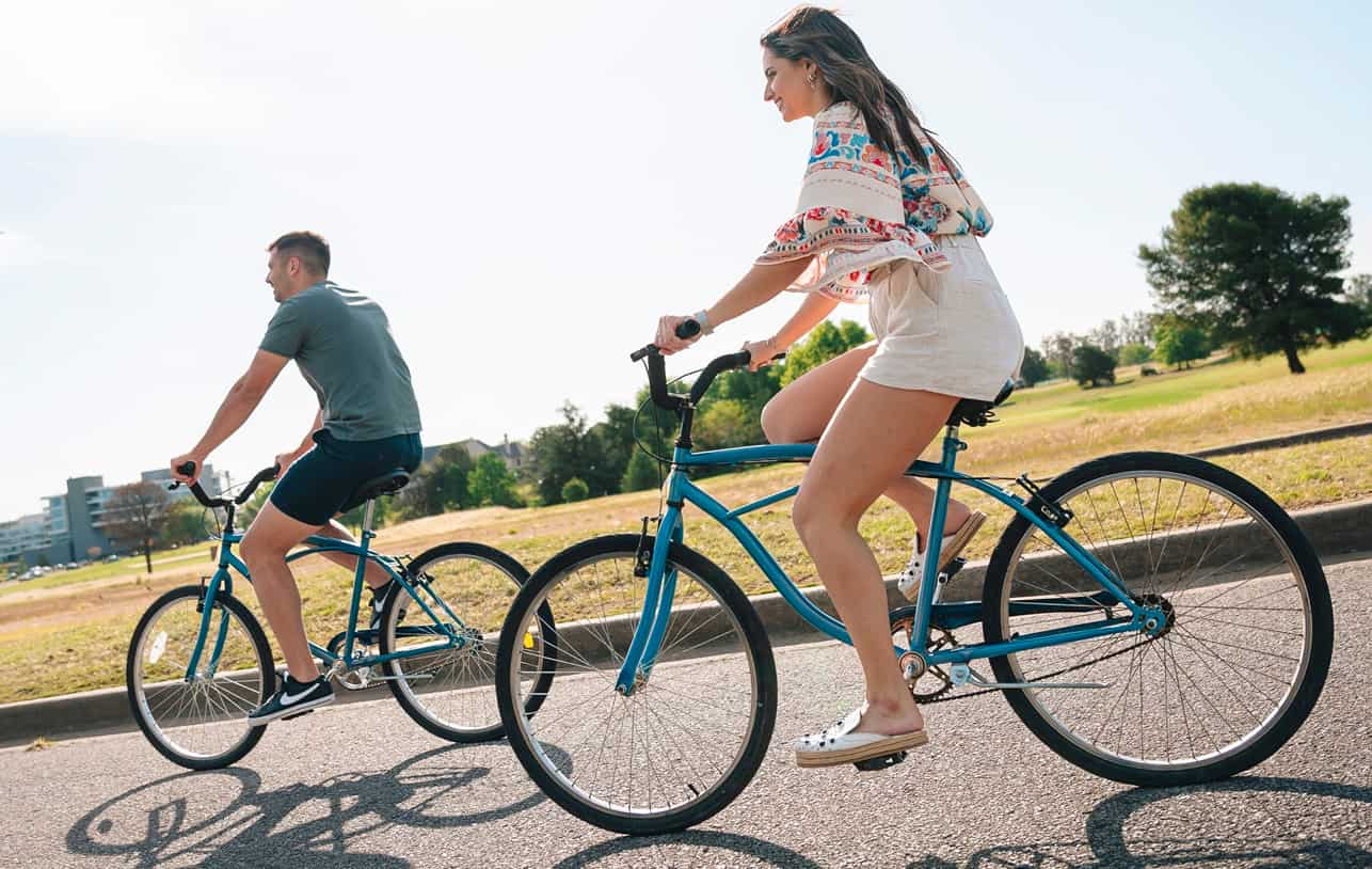 Bicicletas, canchas de tenis