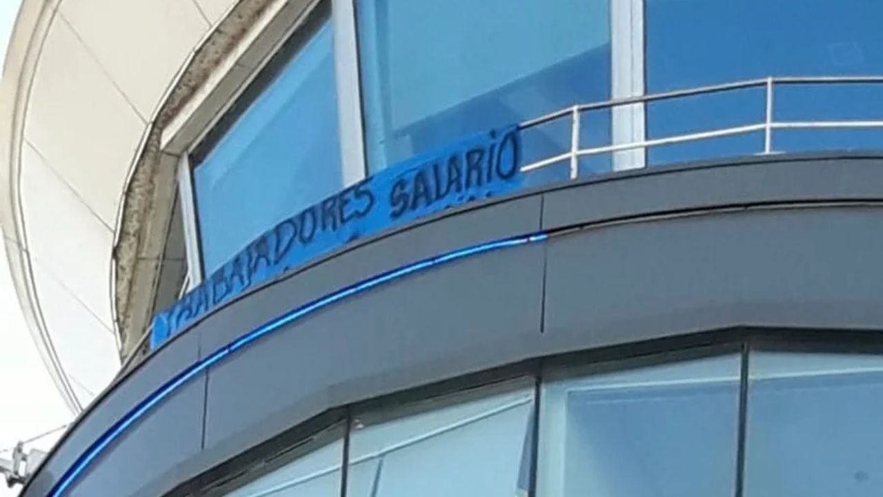 Controladores aéreos amenazan con paros durante las vacaciones de invierno