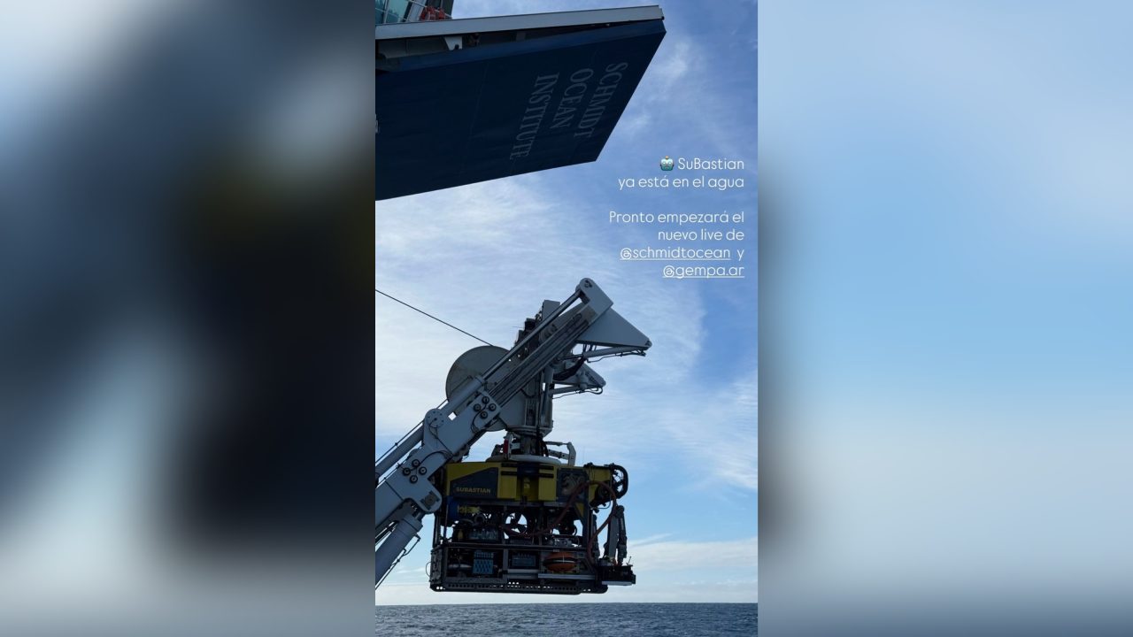SuBastian, el Vehículo Operado Remotamente, preparándose para un nuevo descenso en el Mar Argentino