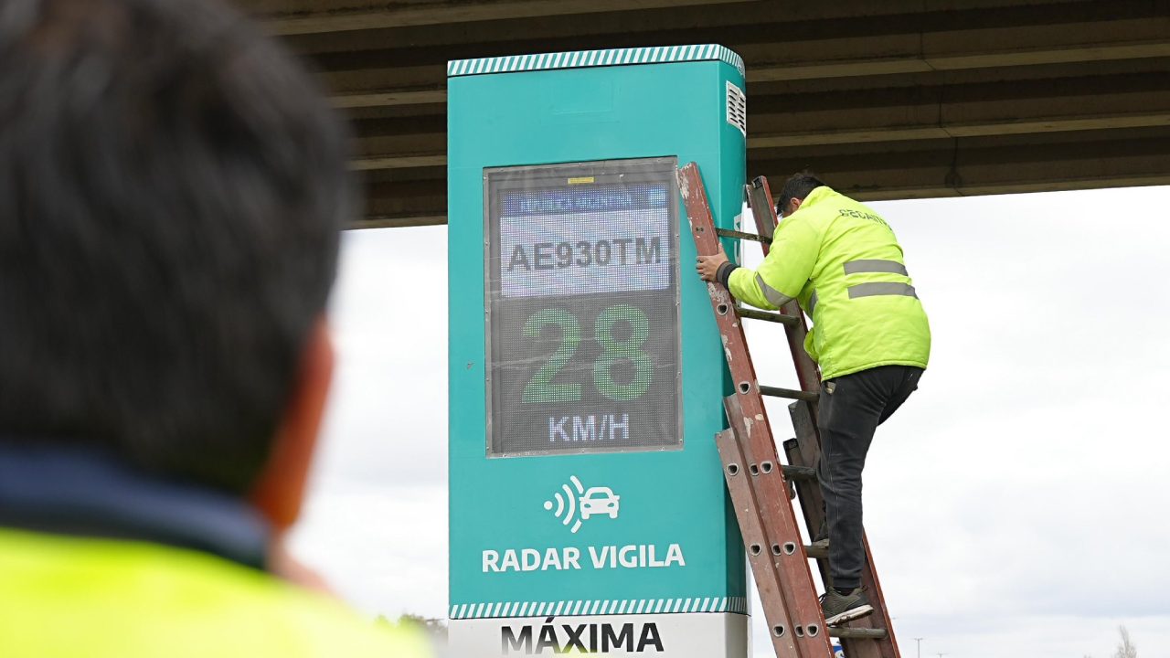 Las cámaras toman en tiempo real la velocidad y la patente