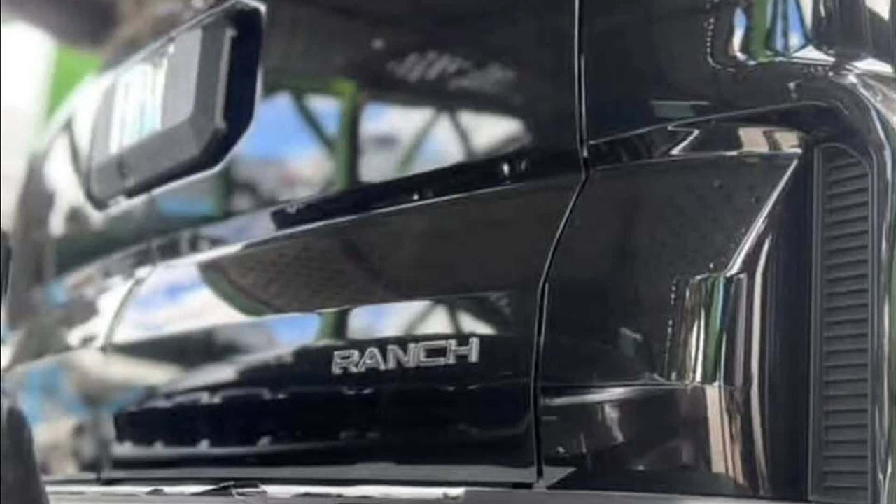 Foto del portón trasero de la versión tope de gama denominada Ranch