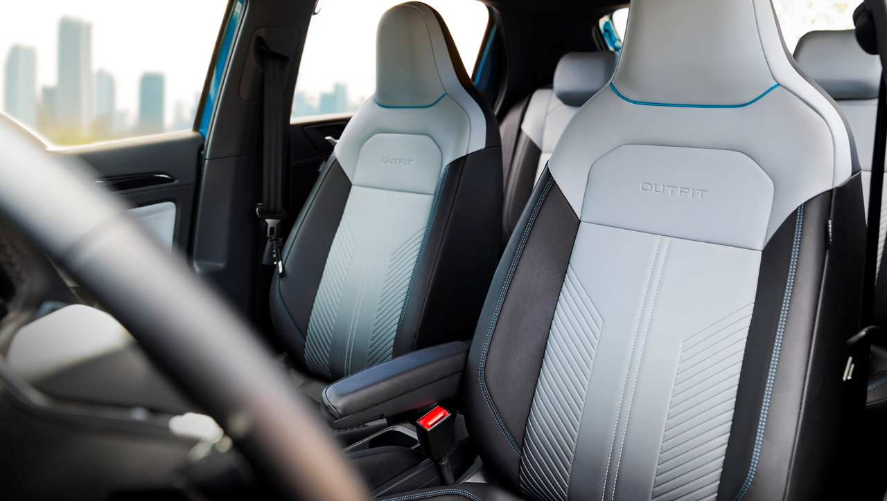 La versión Outfit tiene su logo impreso en los tapizados.