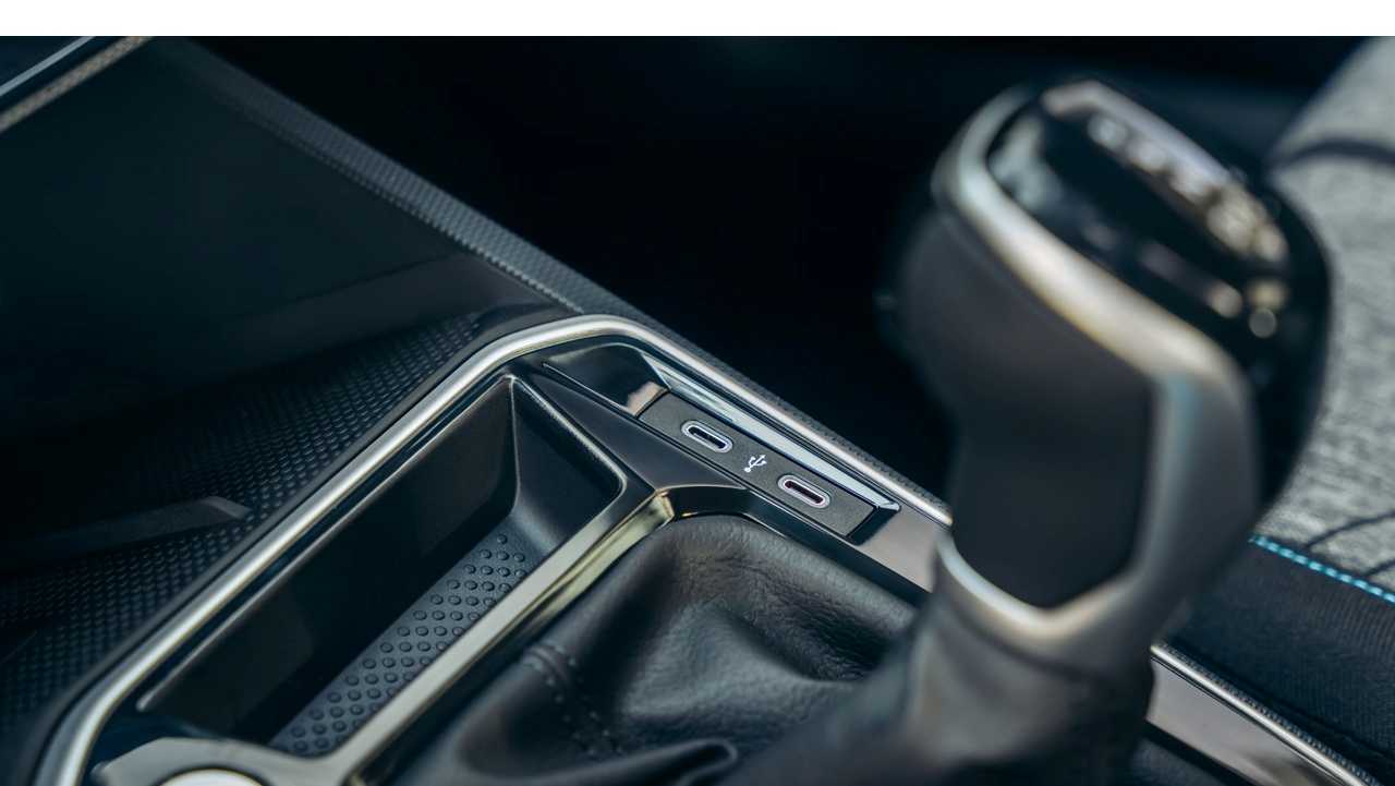 El Tera se ofrece con caja manual o automática según el equipamiento.