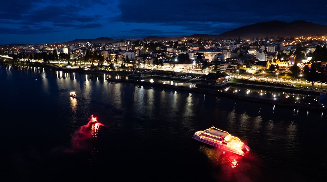 Algunas de las embarcaciones decoradas que se pudieron ver en Bariloche