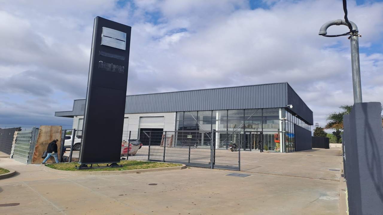 Concesionario avanza en la instalación de BYD, en Pilar.