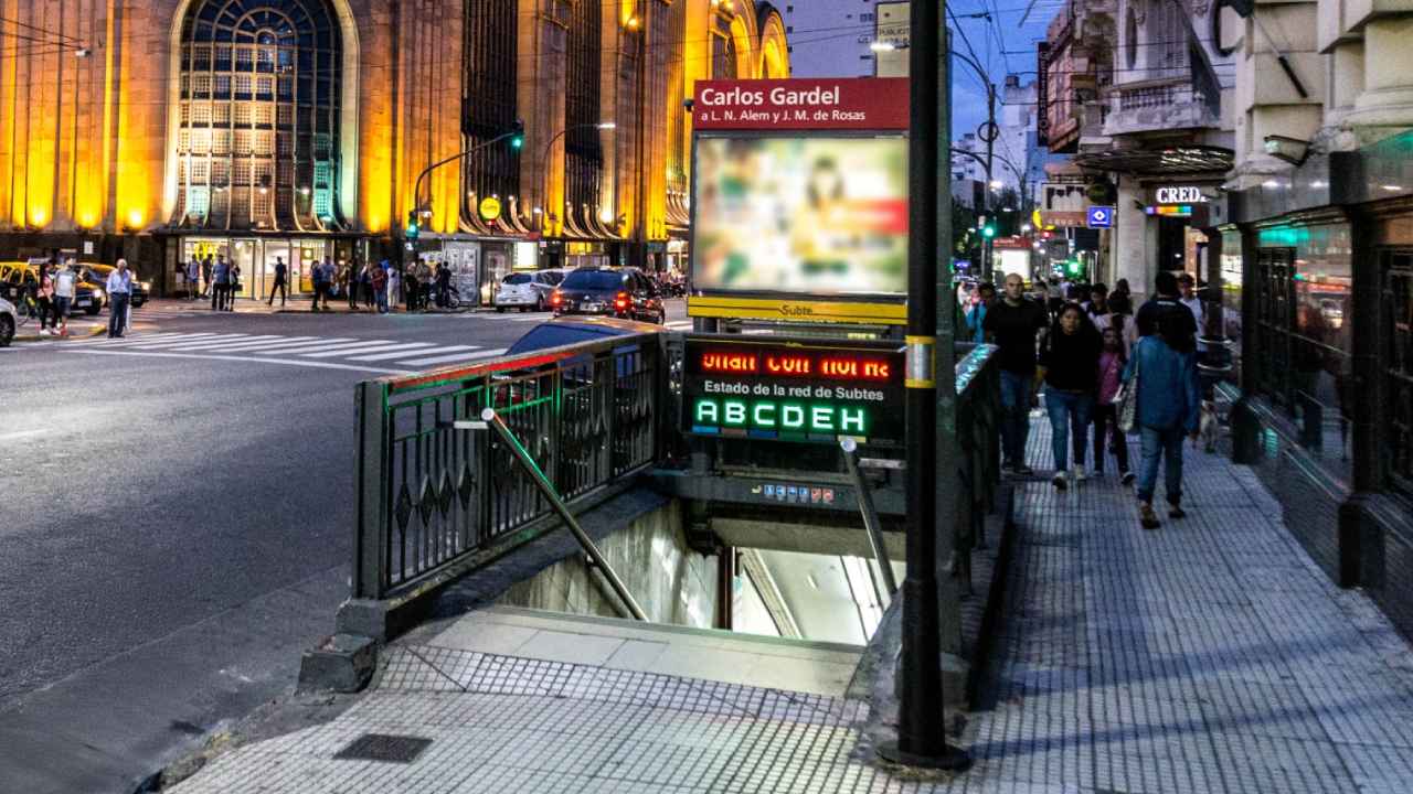 Por dos meses, el subte no frenará en la estación Carlos Gardel, de la línea B