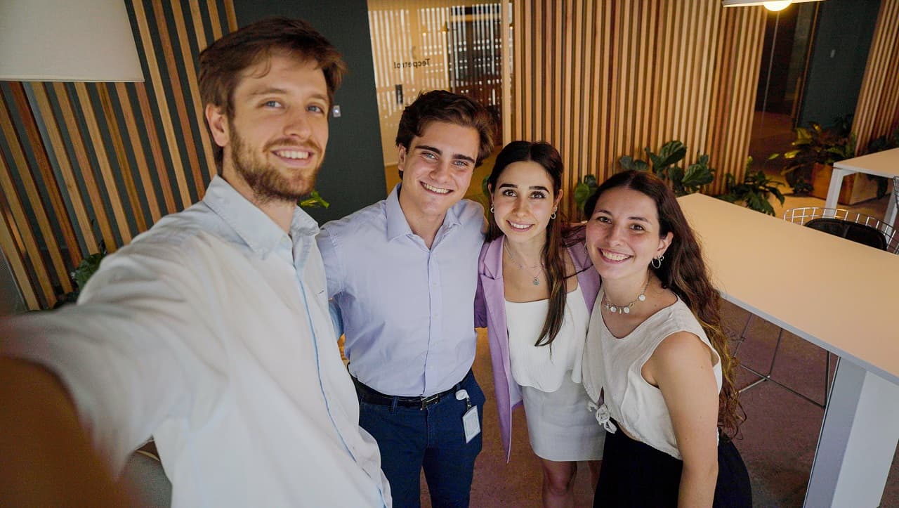 Jóvenes profesionales en prácticas en Gupo Techint