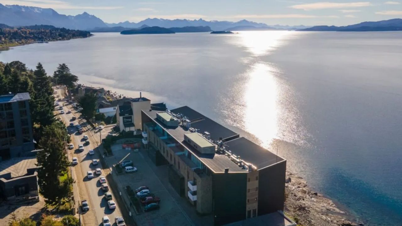 El nuevo hotel de cinco estrellas está frente al Nahuel Huapi