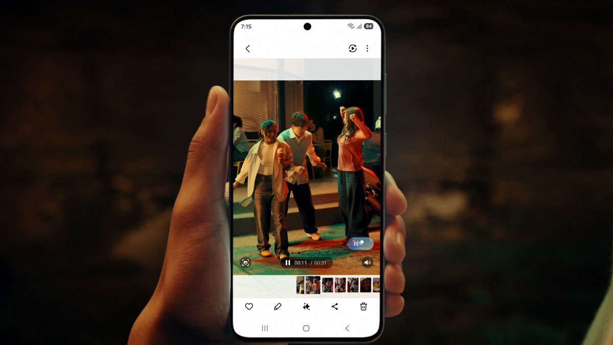 El Galaxy S25 FE soporta herramientas de edición de video con inteligencia artificial.