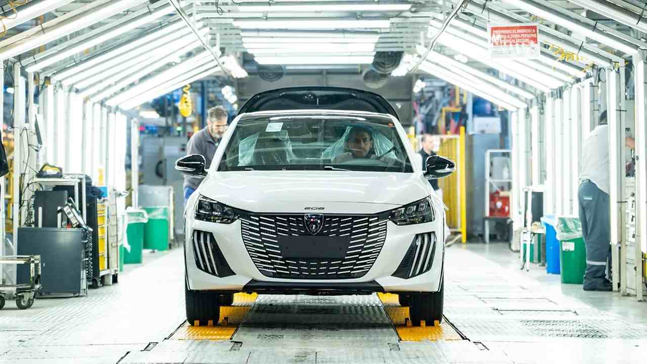 El Peugeot 208 y el 2008 son los primeros vehículos electrificados.