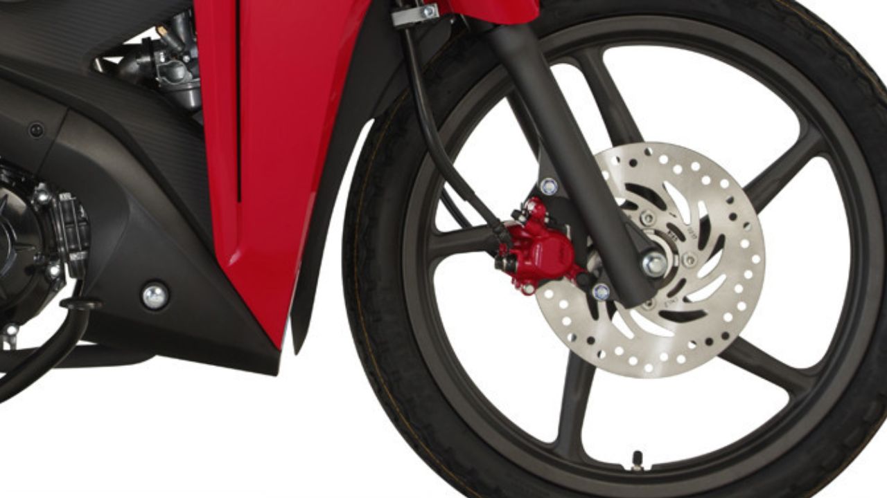 La Honda Wave se ofrece en dos versiones, con freno a disco o tambor.