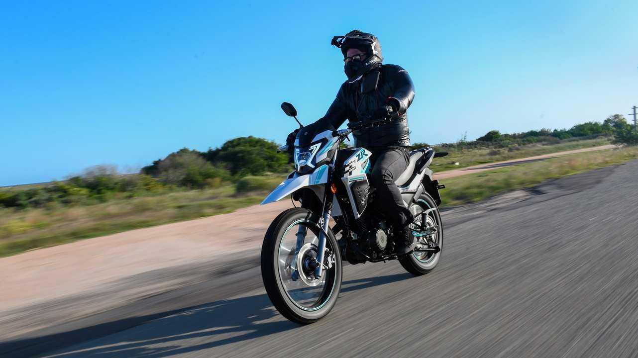 La moto Zanella ZR 150 es práctica para el uso diario.