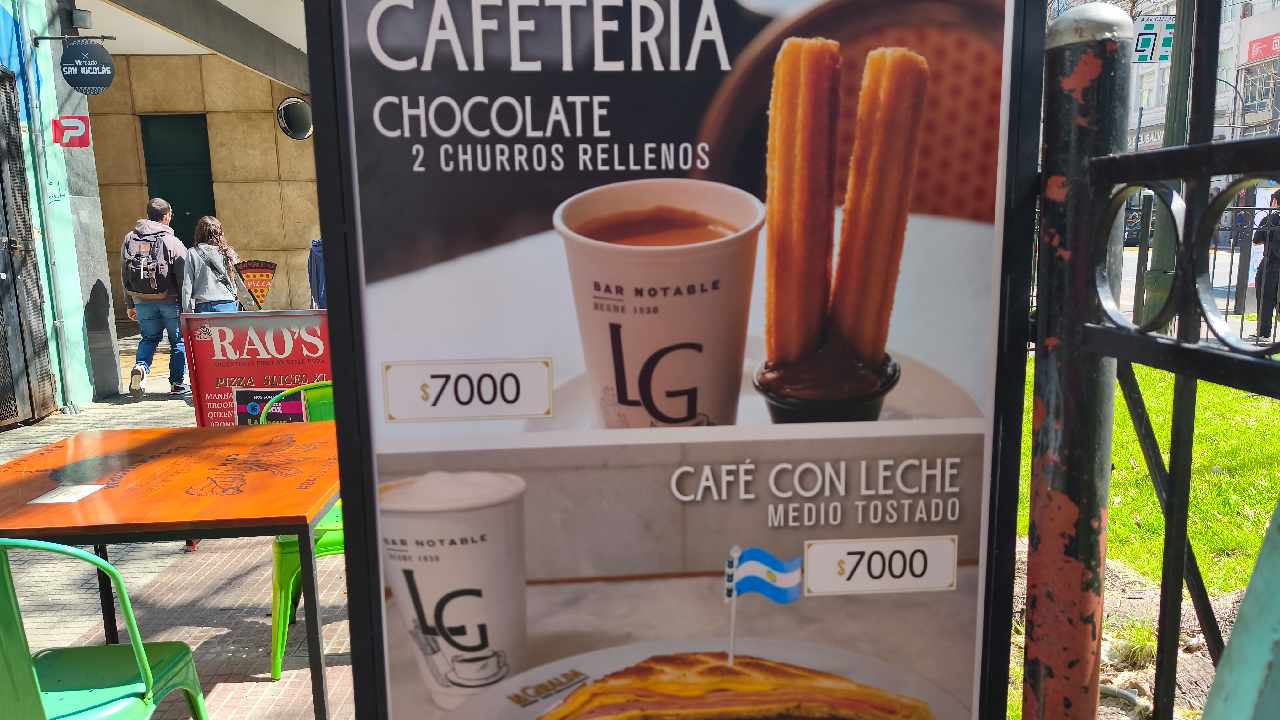 la mitad
