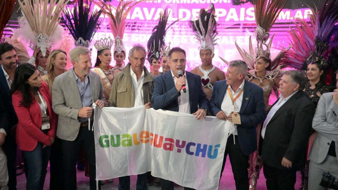 Autoridades locales y nacionales en la declaración del Carnaval de Gualeguaychú como Fiesta Nacional