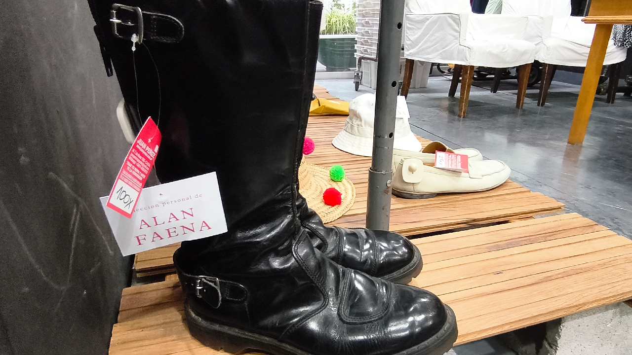 Las botas de cuero, entre las 'joyitas para comprar de Alan Faena
