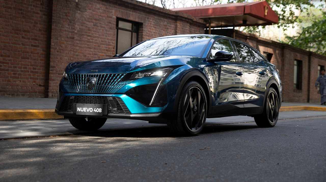 El Peugeot 408 es uno de los últimos lanzamientos del grupo Stellantis, junto con el Fiat 600.
