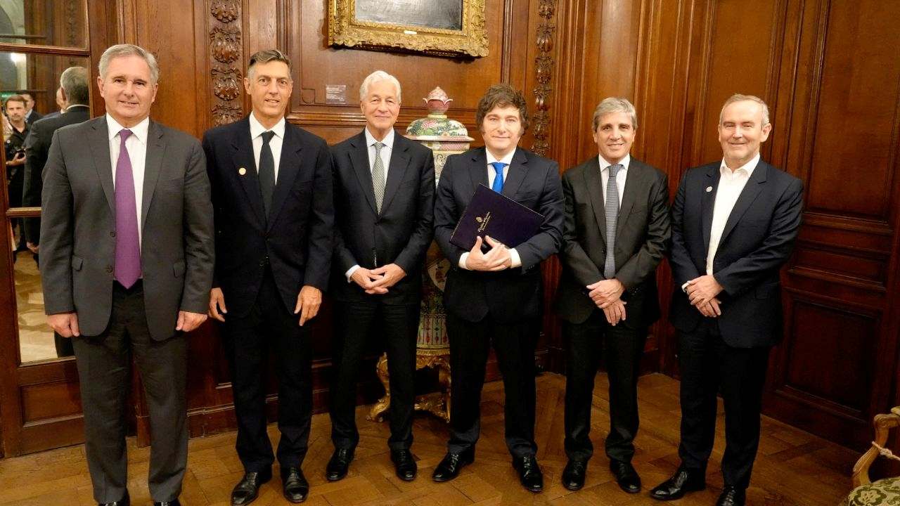 Milei, Caputo y Quirno, junto a los principales directivos del JP Morgan