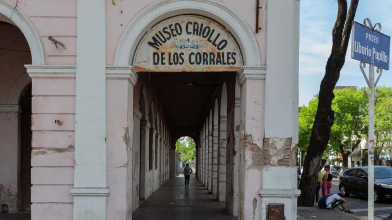 Inició la restauración de las fachadas de la Antigua Administración de los Mataderos y 