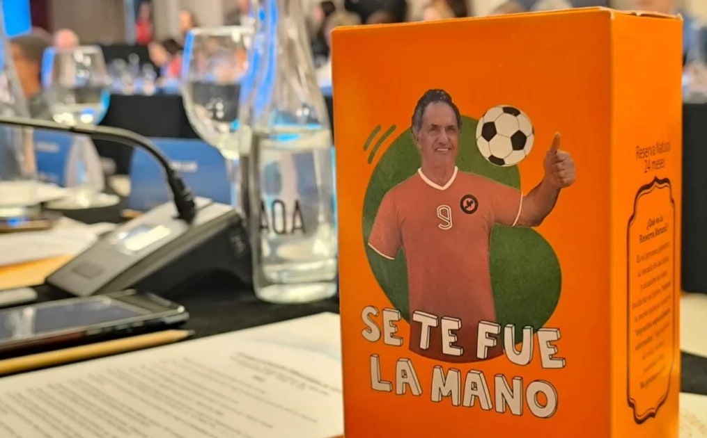 'Se te fue la mano', el curioso eslogan que eligió Daniel Scioli para su yerba mate.