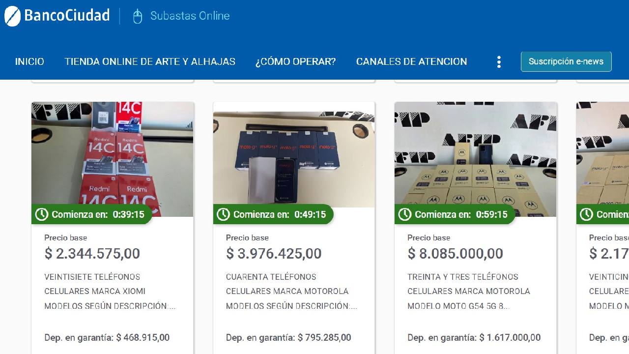 Parte de la subasta de celulares.