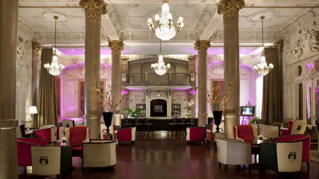 Elegancia, historia y buena cocina: así será la cena de fin de año en el Bar Imperio del Savoy Hotel