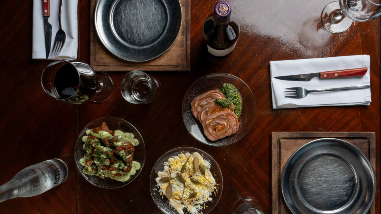 La experiencia incluye recepción, menú de 5 pasos, carnes maduradas, postres y barra libre 