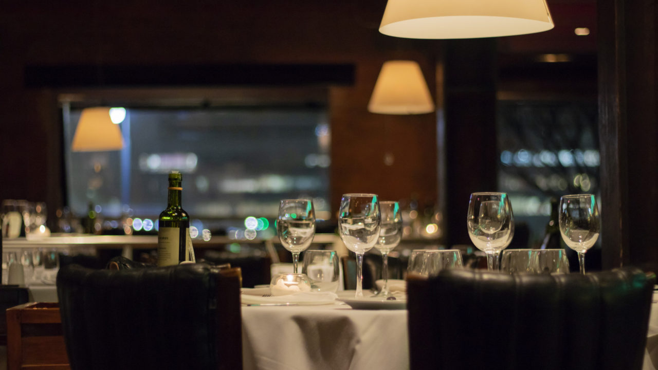 Menú festivo con clásicos italianos, bebidas libres y brindis: así celebra La Parolaccia el 2026