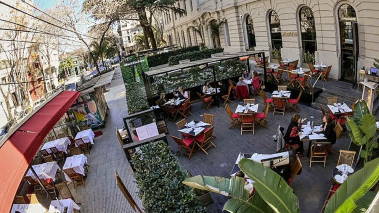 Aldo’s celebra la Navidad con menú por pasos, vinos Zaha seleccionados y una terraza al aire libre