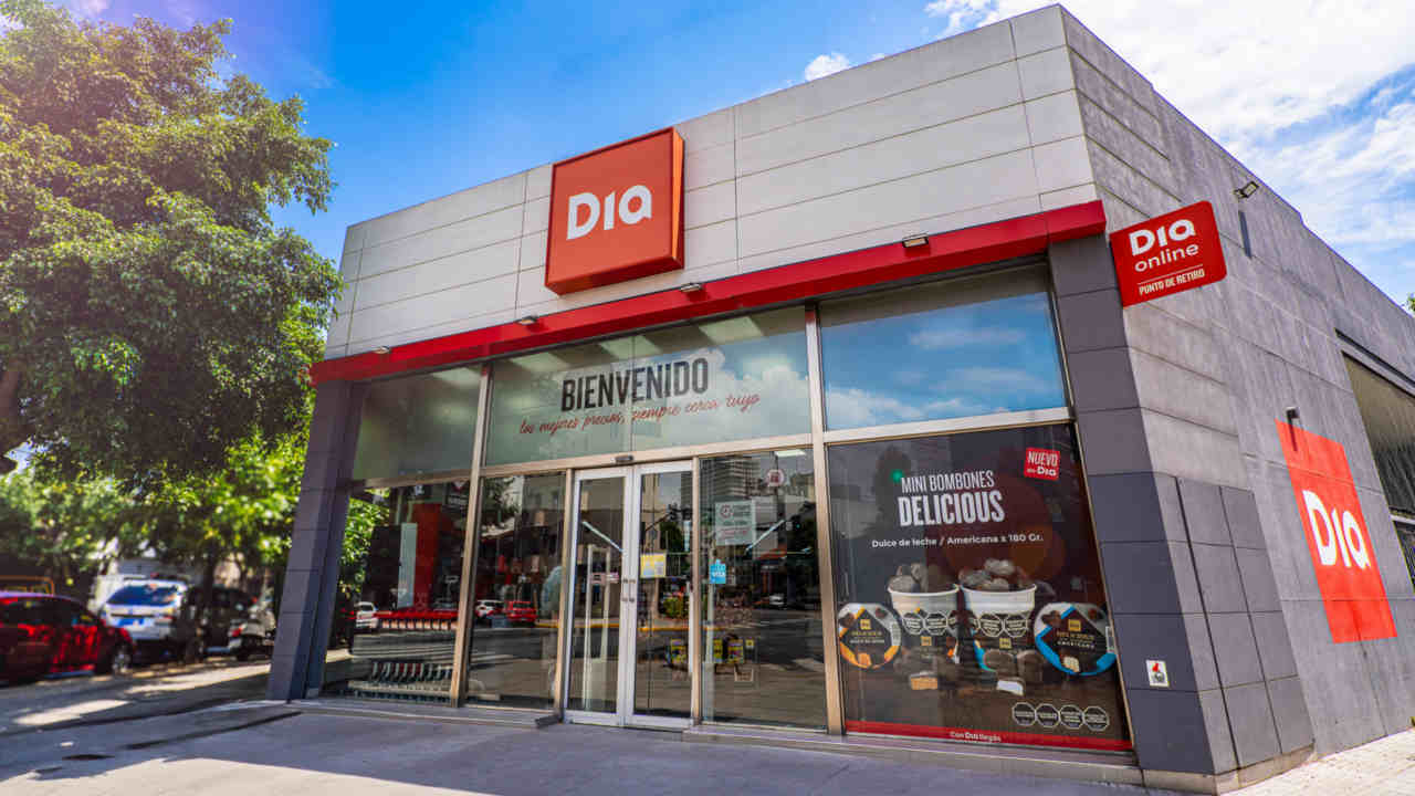 DIA mejora ventas, pero sigue buscando comprador para sus locales en Argentina