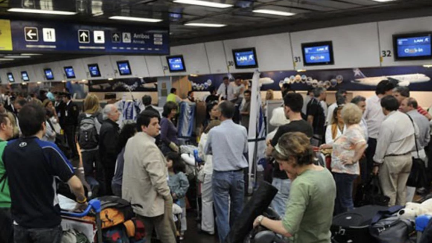El reclamo vigente en los aeropuertos podría complicar los vuelos durante el verano.