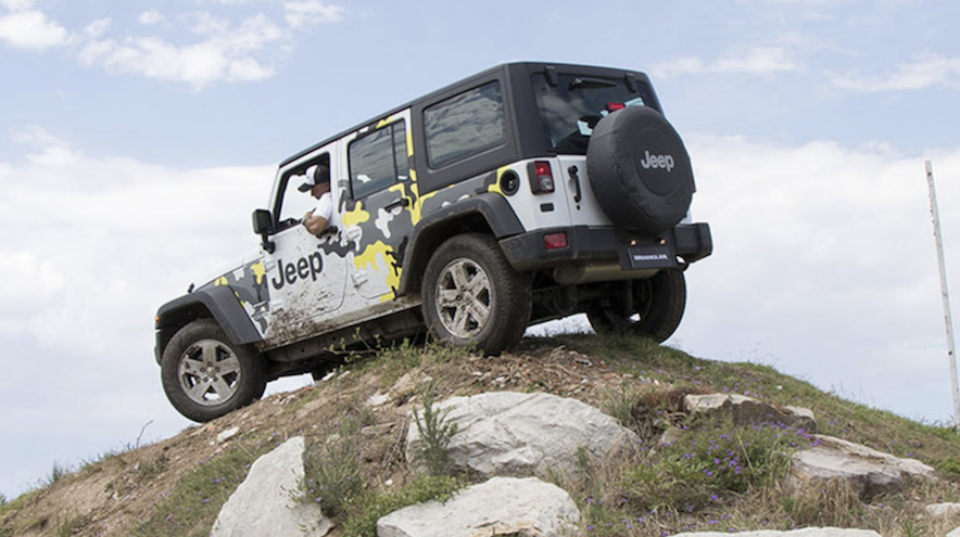 Jeep Renegade está presente en el Off Road Park con otros modelos, como se ve en la imagen.