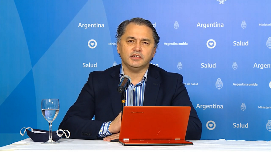 Según el informe del ministerio de Salud, hay 890 personas internadas en terapia intensiva