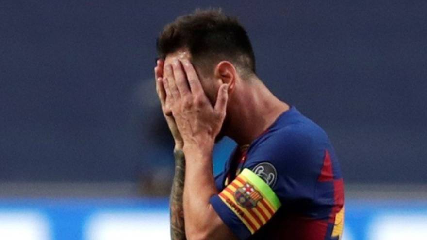 Messi, en una imagen desoladora después de la derrota contra el Bayern Munich