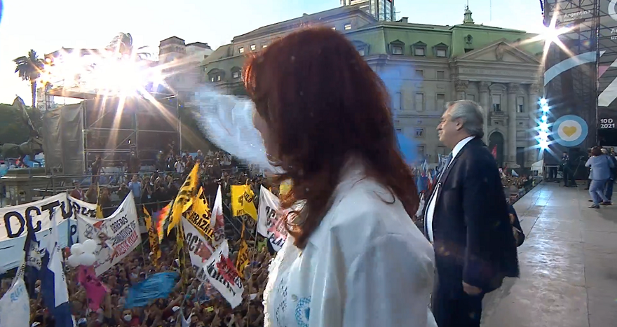 Ante la multitud de militantes, Cristina dejó en claro su lista de exigencias para apoyar un acuerdo con el Fondo Monetario