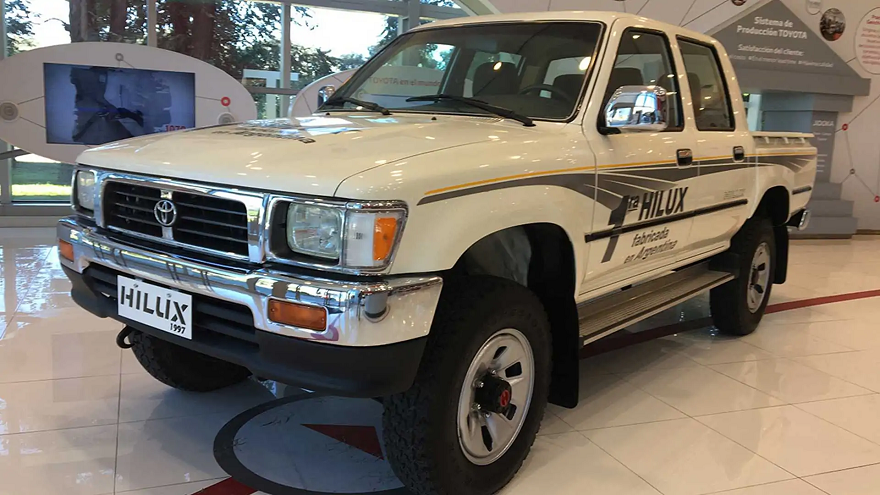 La primera Toyota Hilux fabricada en Argentina, en 1997.