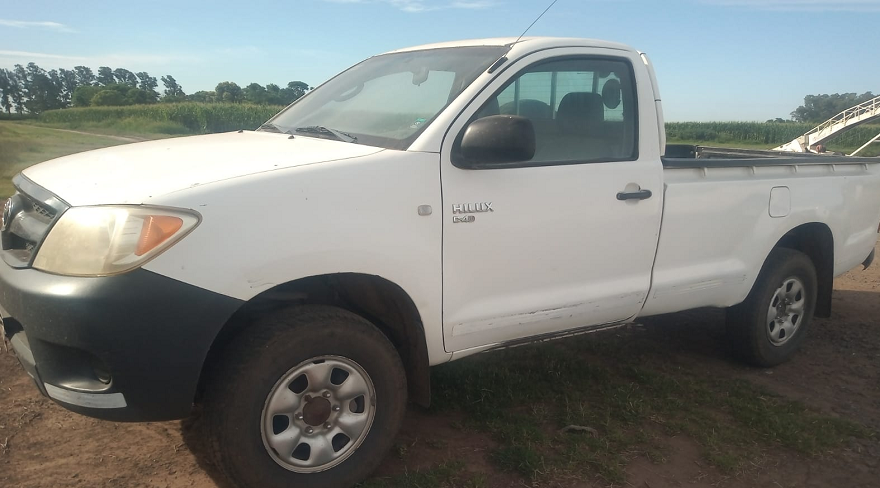 Toyota Hilux a remate, cabina simple, modelo 2008.