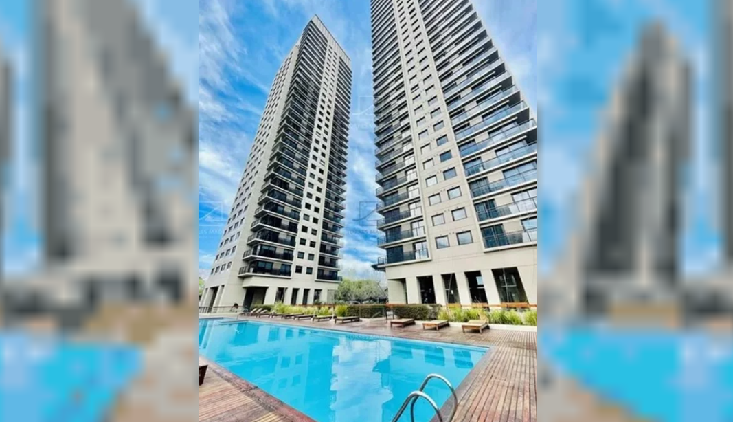 El edificio donde vive el expresidente Alberto Fernández.